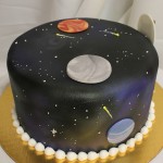 Space Dot Class cake med